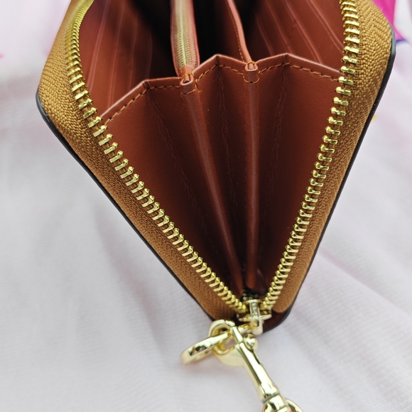 Coach Wallet - Picture 2 of 8